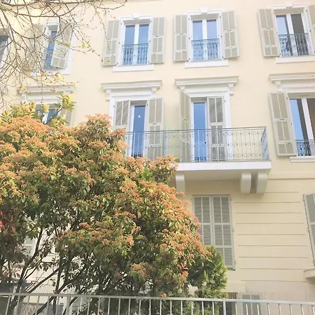 Le Terrasse Proche 104 *